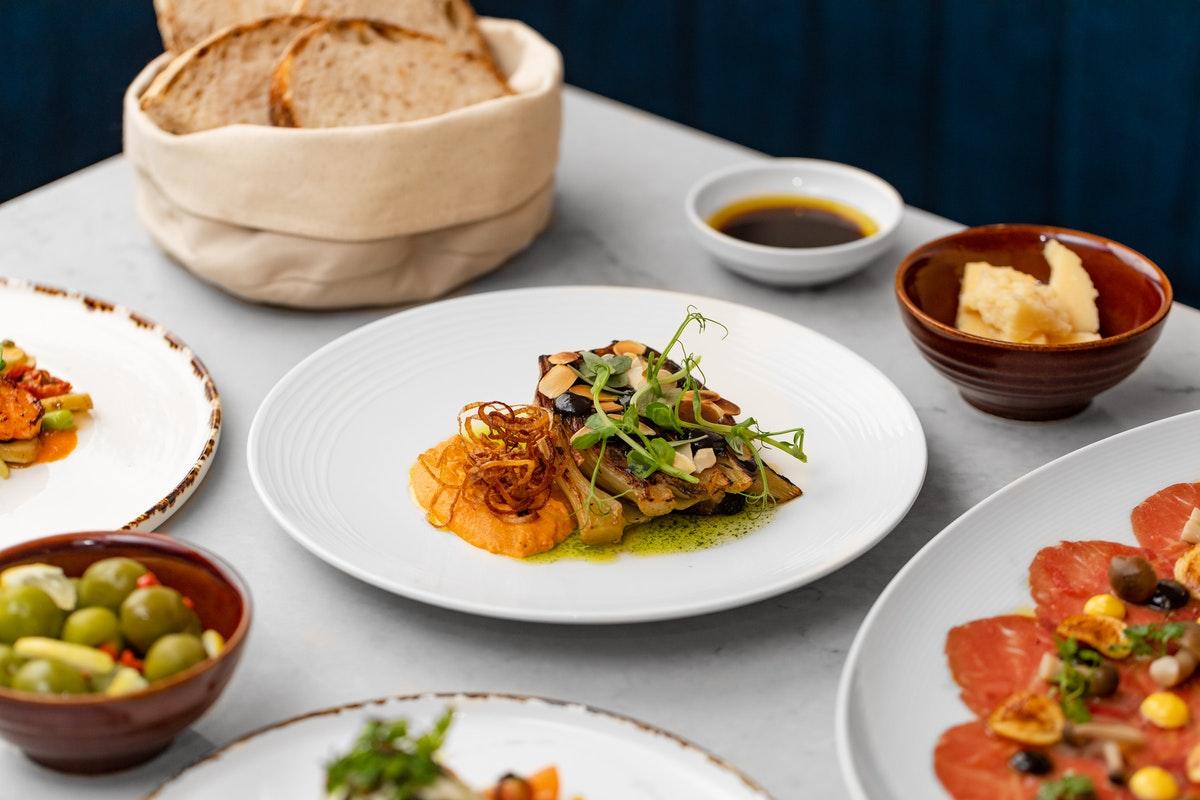 Middle Eight - Covent Garden - Preferred Hotels And Resorts London Kültér fotó A selection of dishes at the restaurant