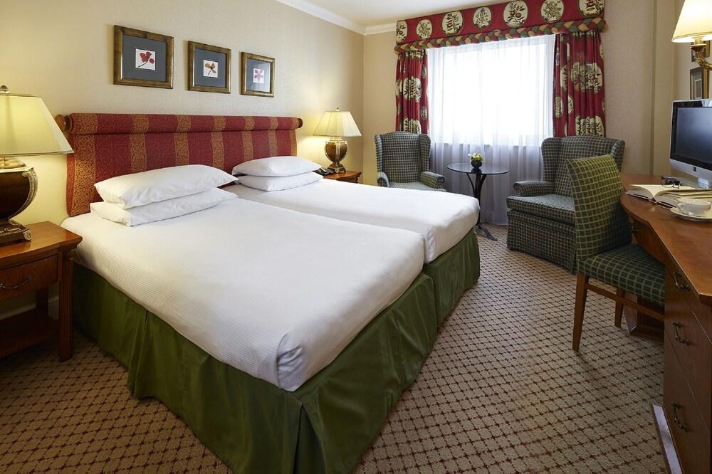 Middle Eight - Covent Garden - Preferred Hotels And Resorts London Kültér fotó A typical hotel room